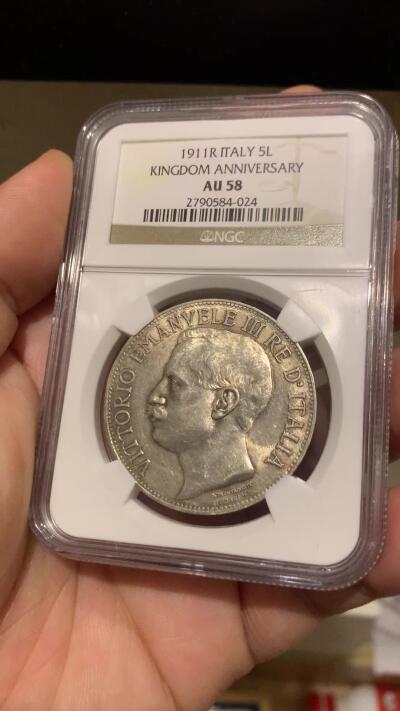 《竞宝斋》第276场- 周日，周一 2场连拍 （全场包邮） NGC AU58 意大利1911年建国5里拉 经典大托奶 光度很好 老盒状态不错 58的性价比极高