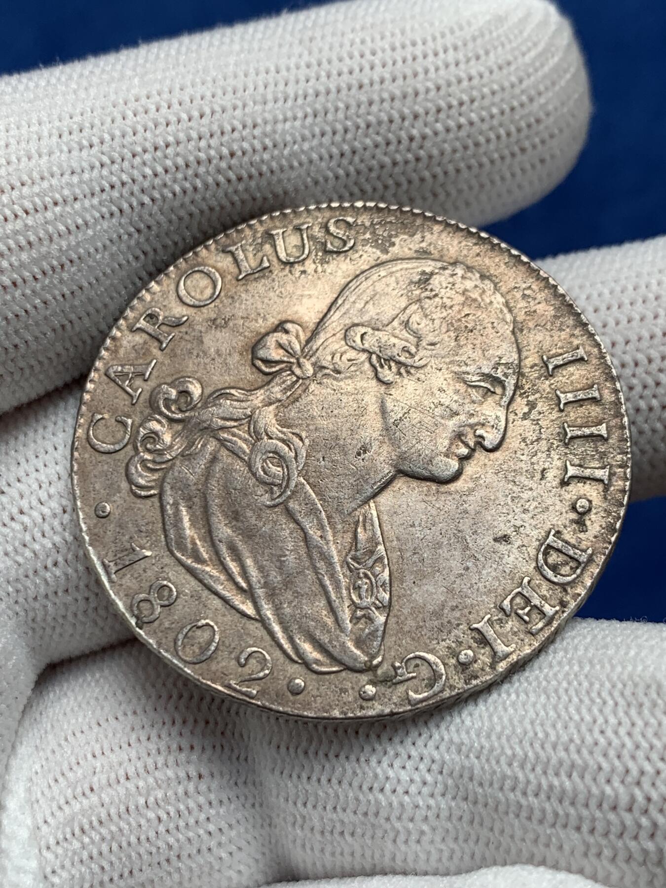 《竞宝斋》第276场- 周日，周一 2场连拍 （全场包邮） 西班牙本土卡洛斯四世1802年8R银币 马德里厂 包浆味道都不错 底板有轻微腐蚀痕迹 细节见图