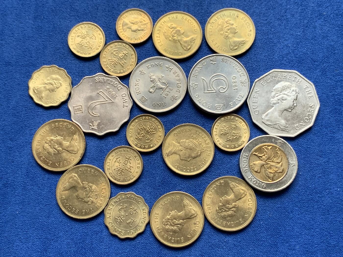 《竞宝斋》第276场- 周日，周一 2场连拍 （全场包邮） 20枚一组 香港硬币 都是好品 大五元镍币少见，紫荆花10元与女王5元光品不常见，黄铜币光品漂亮