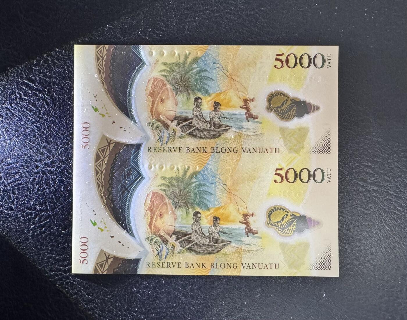 收藏联盟Quantum Auction 第351期拍卖  瓦努阿图2017年5000瓦图两联体 品相全新UNC 发行量仅100张 非常稀少