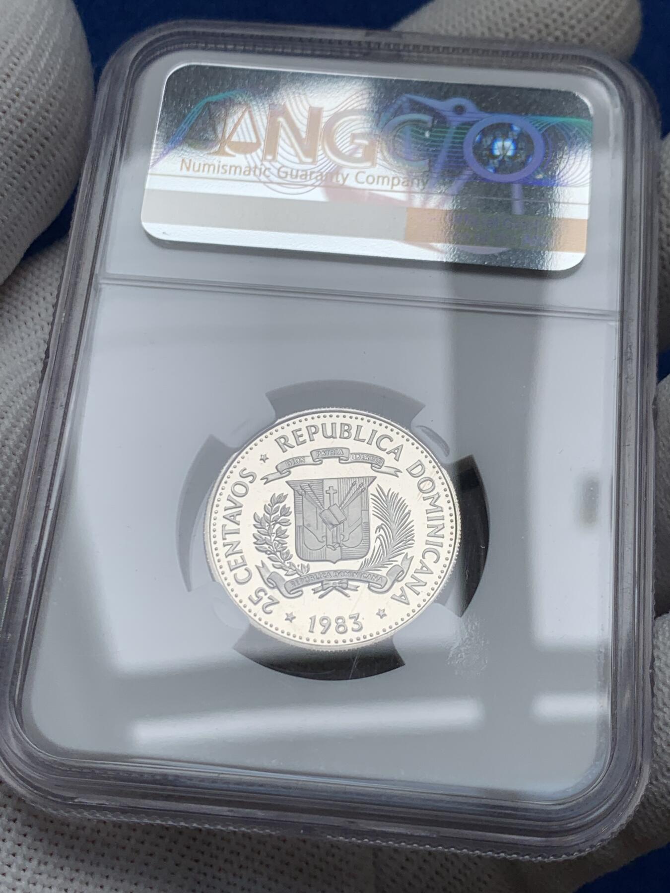 《竞宝斋》第276场- 周日，周一 2场连拍 （全场包邮） 5枚一组 多米尼加1983铜镍加厚币（该年份没有银加厚）少见 全面值是2枚（PF67UC 10分+PF68UC 5分，共发行300套）+3枚（PF68UC 1比索+PF69UC 1/2比索和25分，共发行270套，另外还有30套加厚包含在Special sets（SS）组合套里面，因此全面值加厚组合凑齐还要减去30套，即240套。240套系书中记载现实中难遇！）英国皇家造币厂铸造 带原盒原包 NG