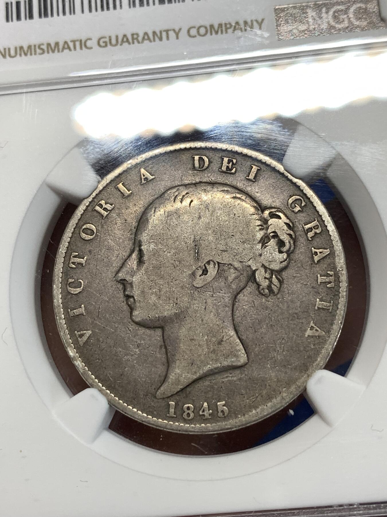 《竞宝斋》第276场- 周日，周一 2场连拍 （全场包邮） NGC VG8 英国1845年维多利亚年轻头像半克朗 小特年 淳熟的流通状态 无伤无划无磕碰 高分很贵