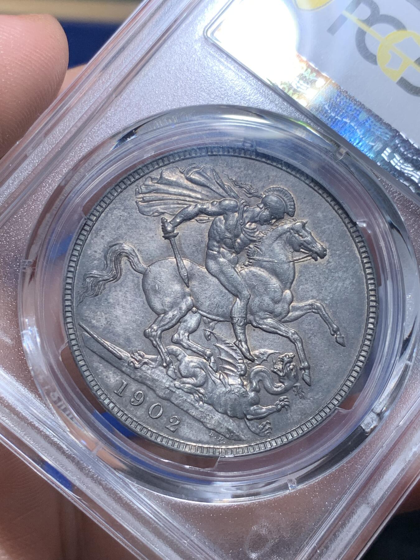 《竞宝斋》第276场- 周日，周一 2场连拍 （全场包邮） PCGS PR62 英国1902爱七精制大马剑银币 人物头像素描质感，背面骑士肌肉线条满满，底板丝绸状态，P盒低评，上手状态极佳。英系海外表现稳健