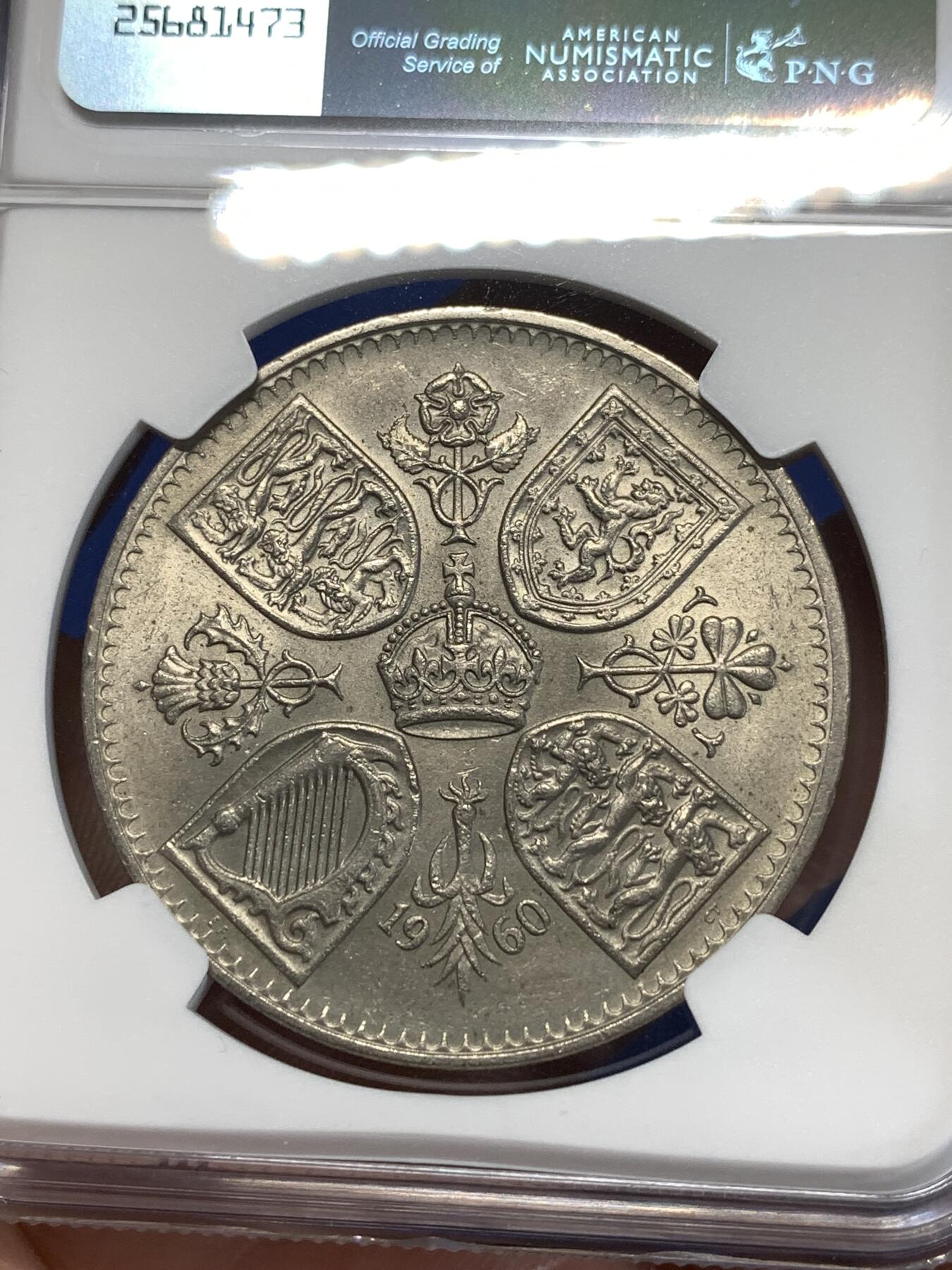 《竞宝斋》第276场- 周日，周一 2场连拍 （全场包邮） NGC MS63 英国1960年伊丽莎白二世女王克朗 热门的图案 好裸币越来越难买到