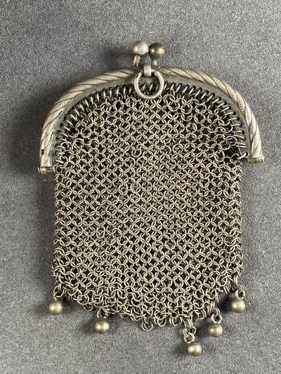 【麦稀奇世界钱币展】万国钱币拍卖第027期（五月端阳●万国夏季大拍） - 法国十九世纪银质零钱袋 做工精美带挂珠，夹层设计，35g