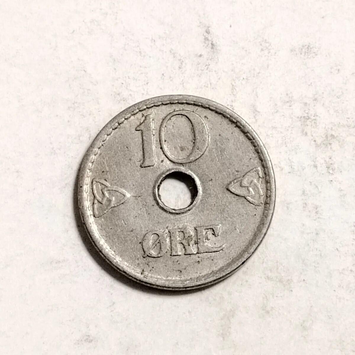 20240602 稀少挪威1949年10欧尔铜镍币(有孔版)哈康七世7707