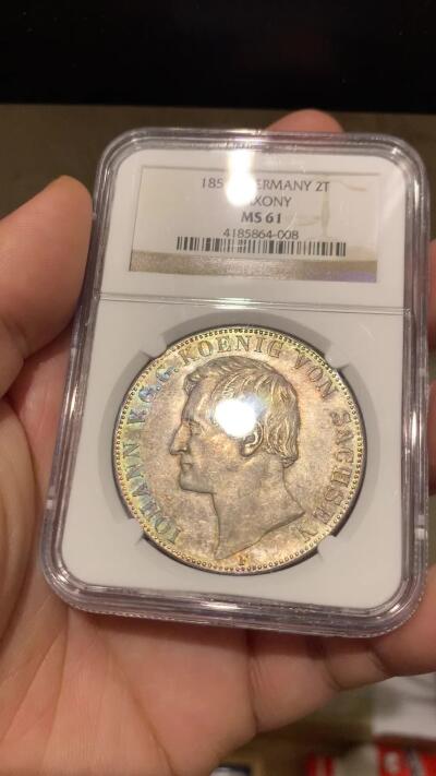 《竞宝斋》第276场- 周日，周一 2场连拍 （全场包邮） NGC MS61 德国 1855萨克森流通纹章2泰勒 约翰五世2泰勒的首年，37克大银币，两年发行品种，NGC亚军分，包浆好看