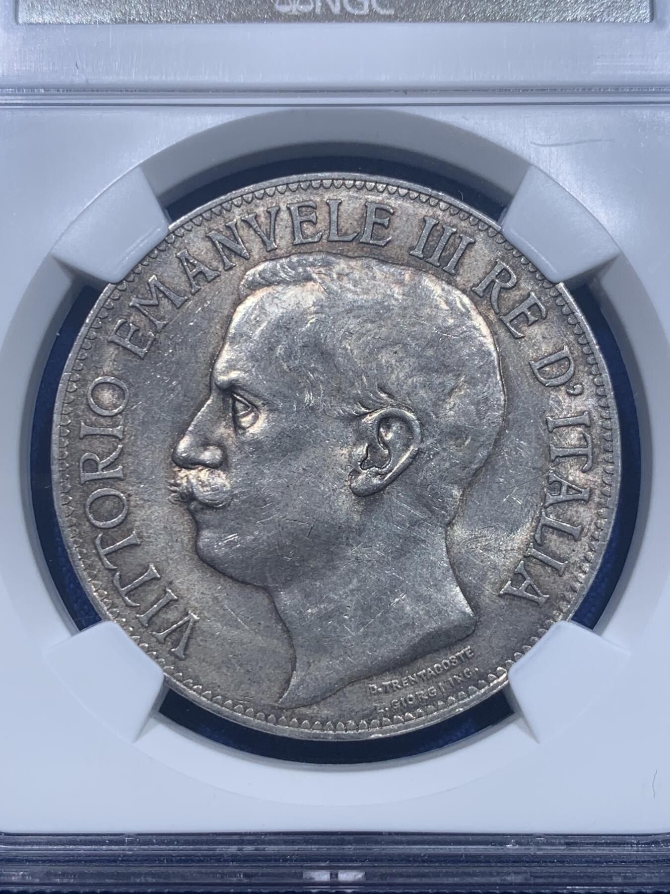 《竞宝斋》第276场- 周日，周一 2场连拍 （全场包邮） NGC AU58 意大利1911年建国5里拉 经典大托奶 光度很好 老盒状态不错 58的性价比极高