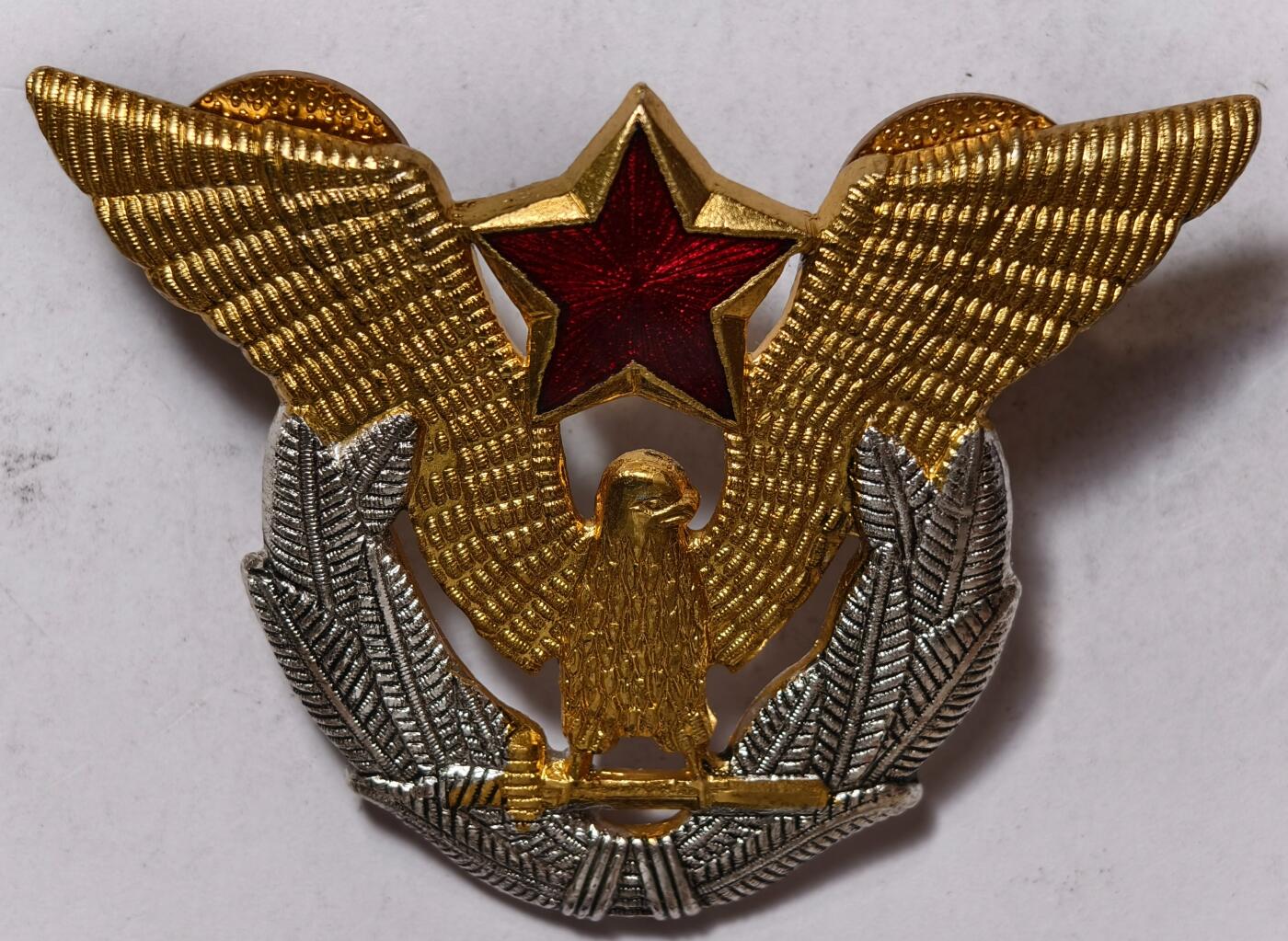 紫瑗钱币——第362期拍卖 南斯拉夫 人民空军 珐琅彩帽徽 UNC