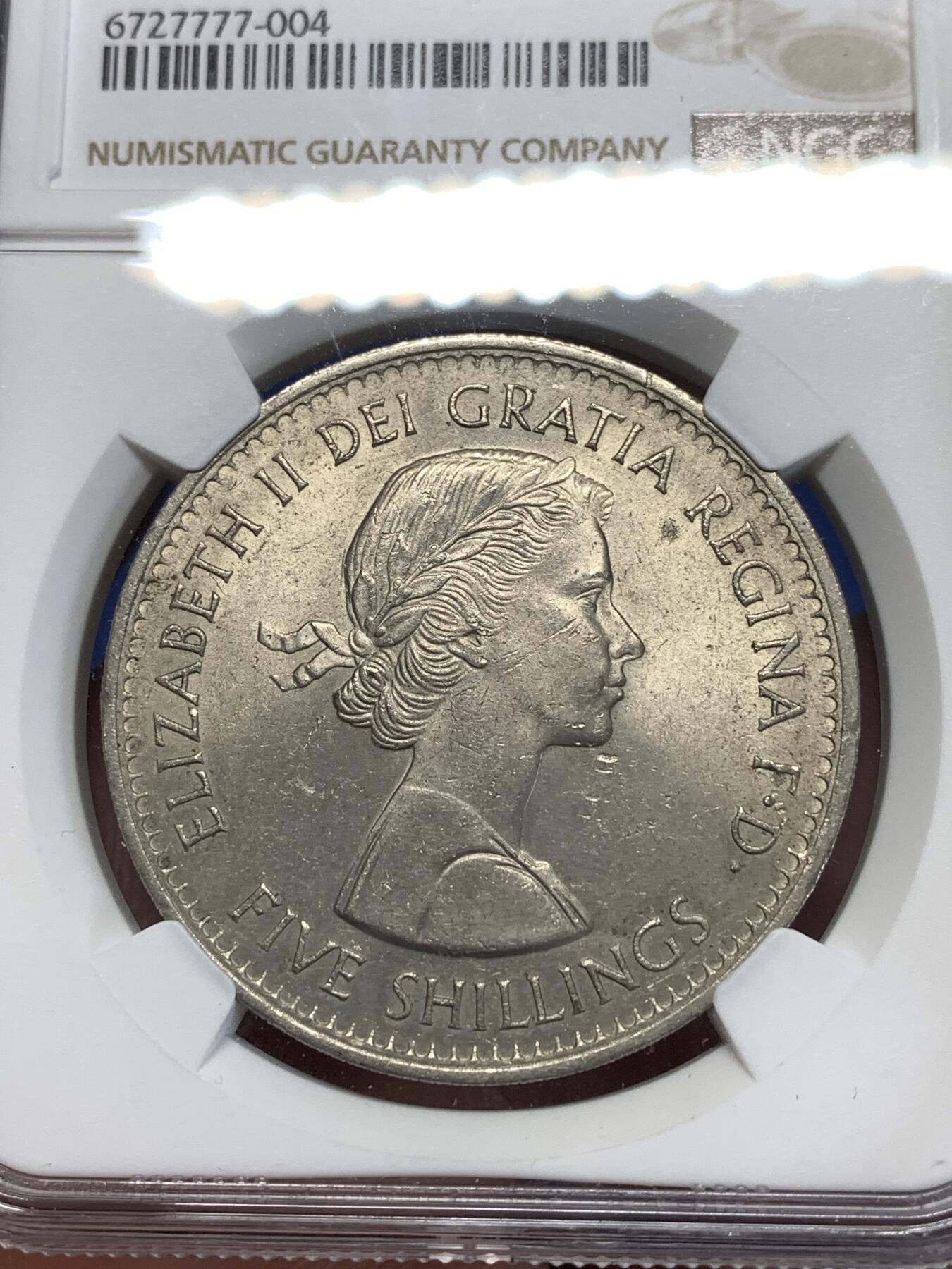 《竞宝斋》第276场- 周日，周一 2场连拍 （全场包邮） NGC MS63 英国1960年伊丽莎白二世女王克朗 热门的图案 好裸币越来越难买到