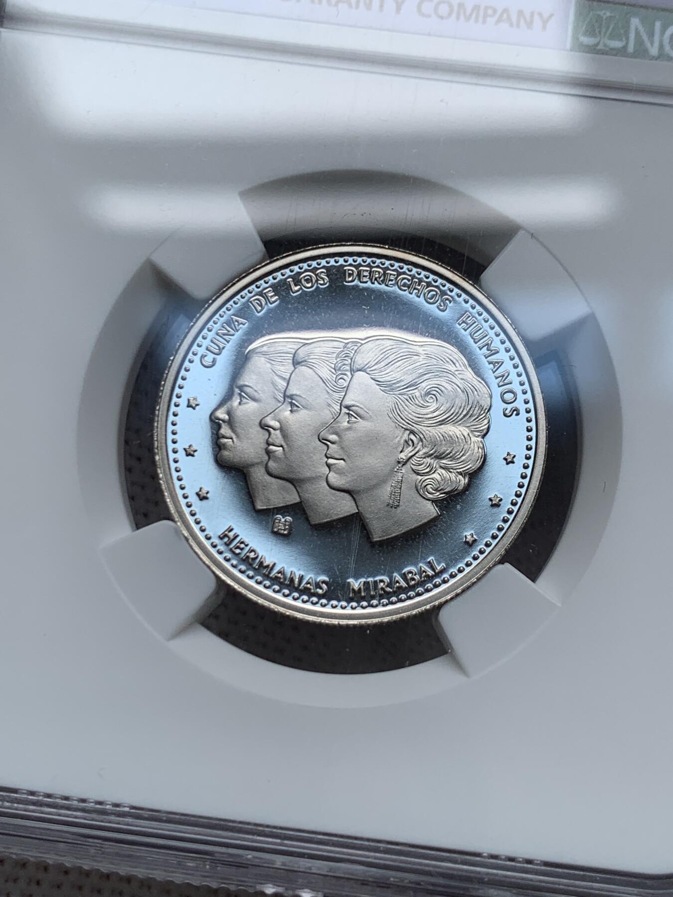 《竞宝斋》第276场- 周日，周一 2场连拍 （全场包邮） 5枚一组 多米尼加1983铜镍加厚币（该年份没有银加厚）少见 全面值是2枚（PF67UC 10分+PF68UC 5分，共发行300套）+3枚（PF68UC 1比索+PF69UC 1/2比索和25分，共发行270套，另外还有30套加厚包含在Special sets（SS）组合套里面，因此全面值加厚组合凑齐还要减去30套，即240套。240套系书中记载现实中难遇！）英国皇家造币厂铸造 带原盒原包 NG