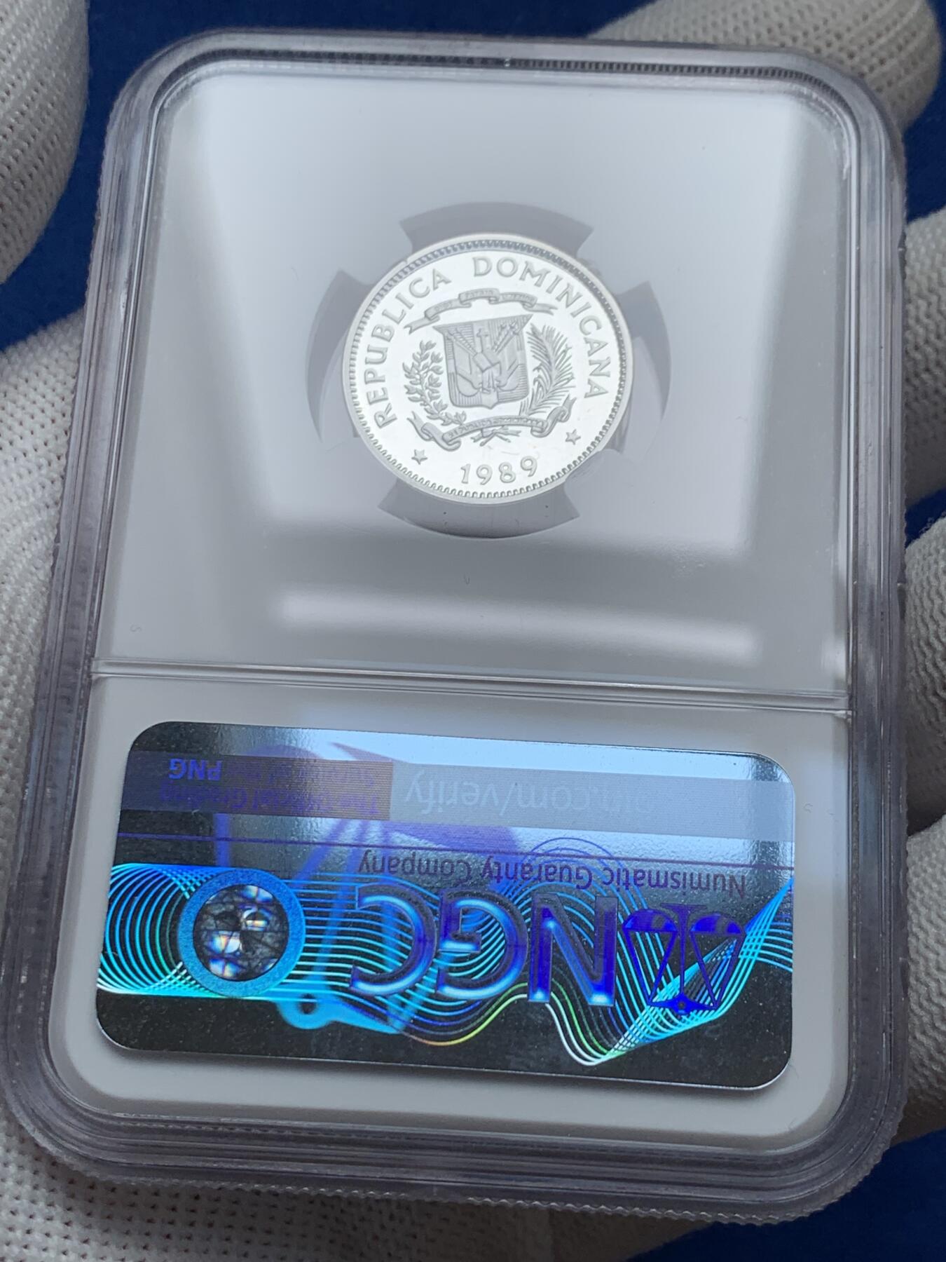 《竞宝斋》第276场- 周日，周一 2场连拍 （全场包邮） 5枚一组 多米尼加1989加厚银币 少见 名誉品 NGC鉴定 顶级品像 顶级状态 进阶级收藏 带豪华绒布原包装盒