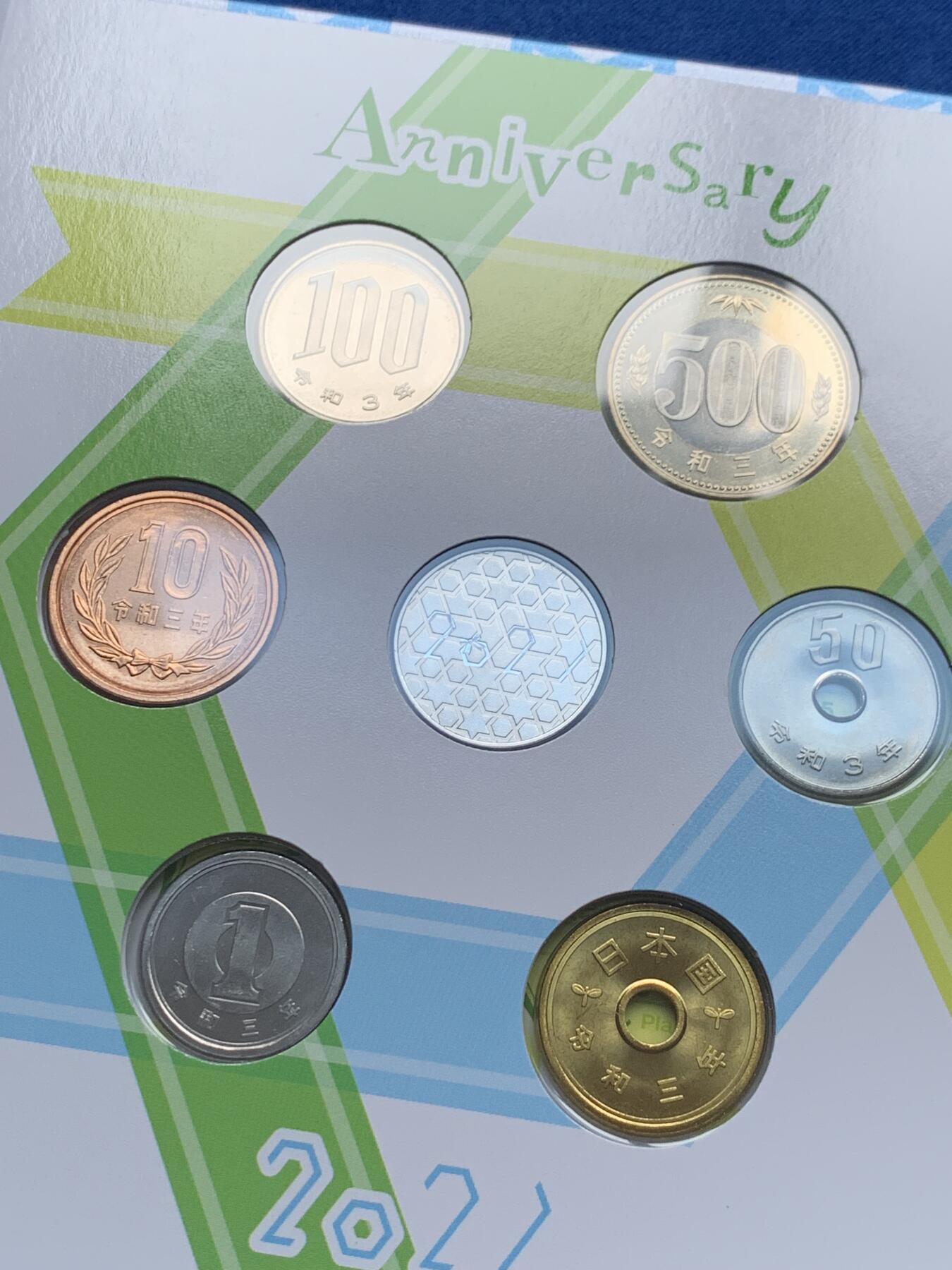 《竞宝斋》第276场- 周日，周一 2场连拍 （全场包邮） 2021日本令和三年套币  改版首年 含银章一枚 大约10克左右 市场价二百余元 日本令和套币比较少见