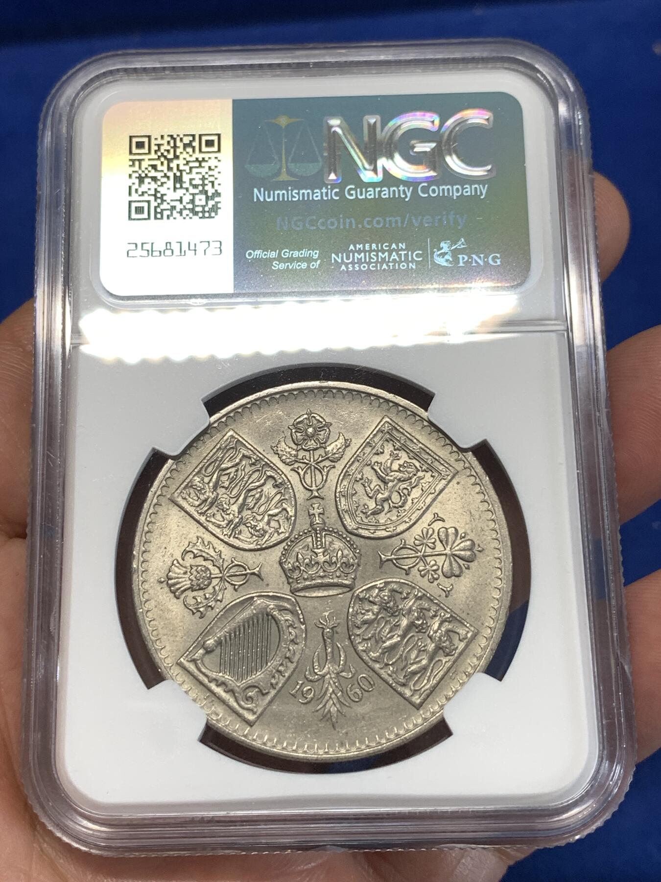 《竞宝斋》第276场- 周日，周一 2场连拍 （全场包邮） NGC MS63 英国1960年伊丽莎白二世女王克朗 热门的图案 好裸币越来越难买到