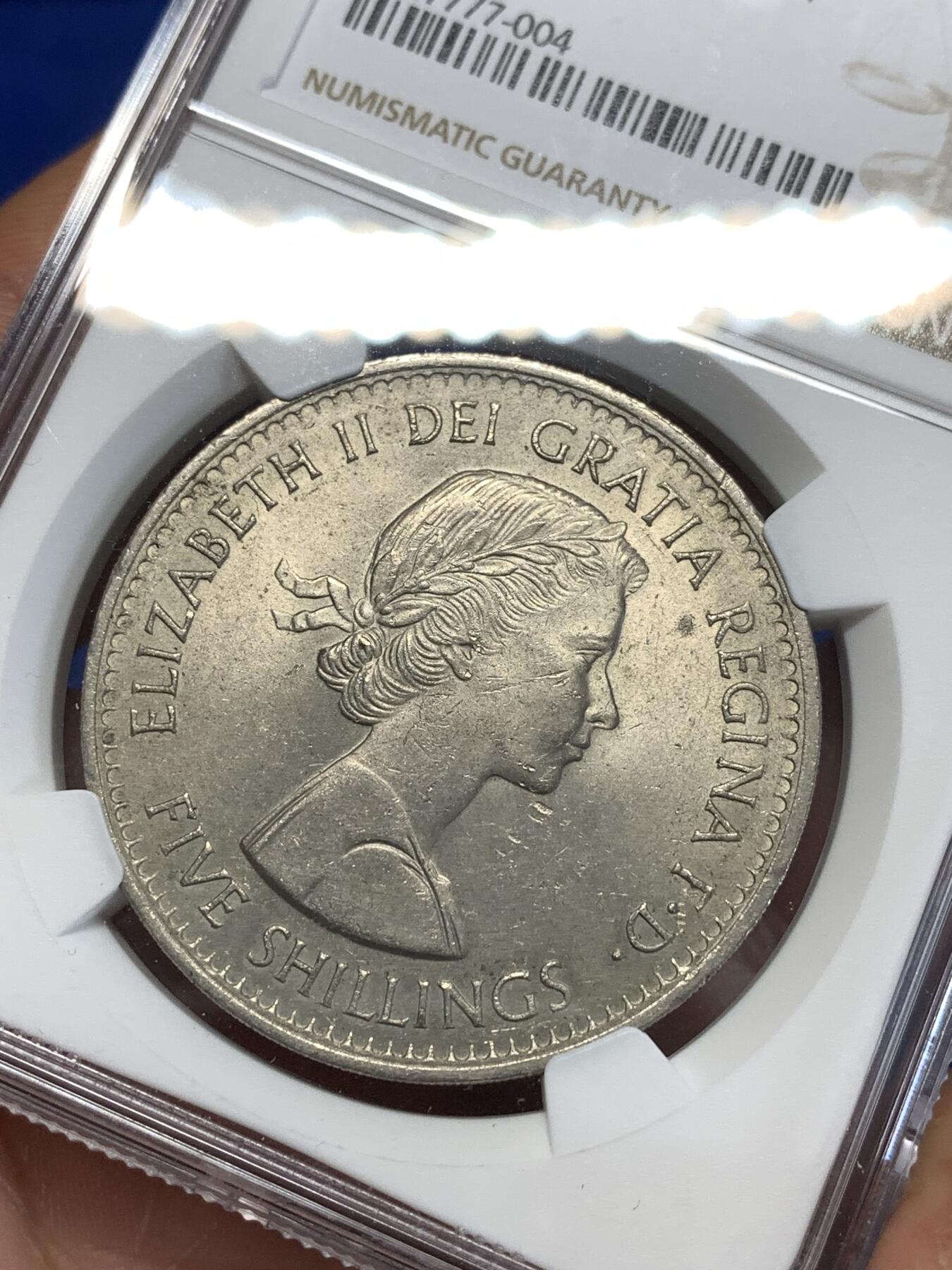 《竞宝斋》第276场- 周日，周一 2场连拍 （全场包邮） NGC MS63 英国1960年伊丽莎白二世女王克朗 热门的图案 好裸币越来越难买到