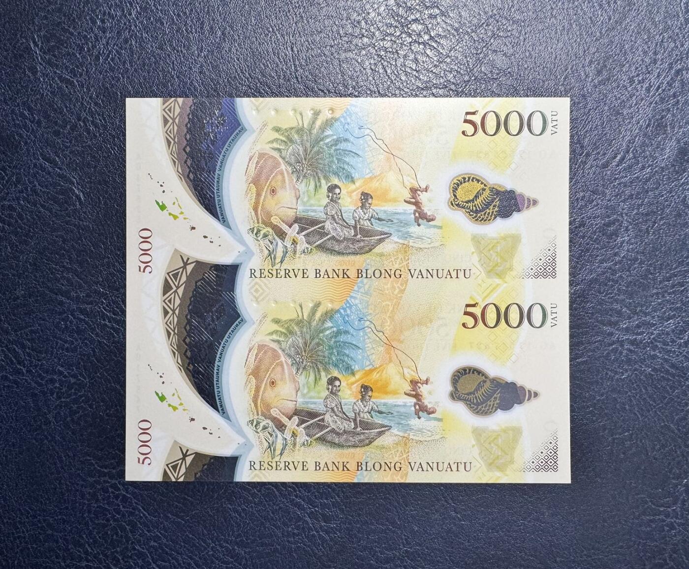 收藏联盟Quantum Auction 第351期拍卖  瓦努阿图2017年5000瓦图两联体 品相全新UNC 发行量仅100张 非常稀少