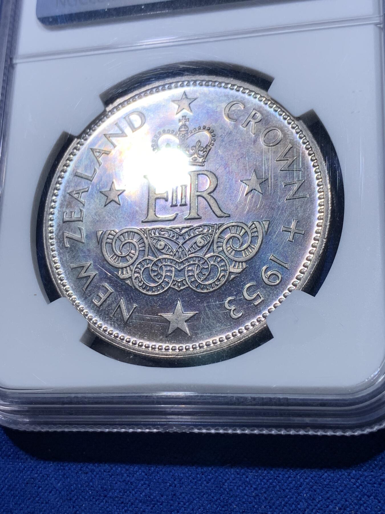 《竞宝斋》第276场- 周日，周一 2场连拍 （全场包邮） NGC PF65CAMEO 新西兰1953年伊丽莎白二世登基精制1克朗