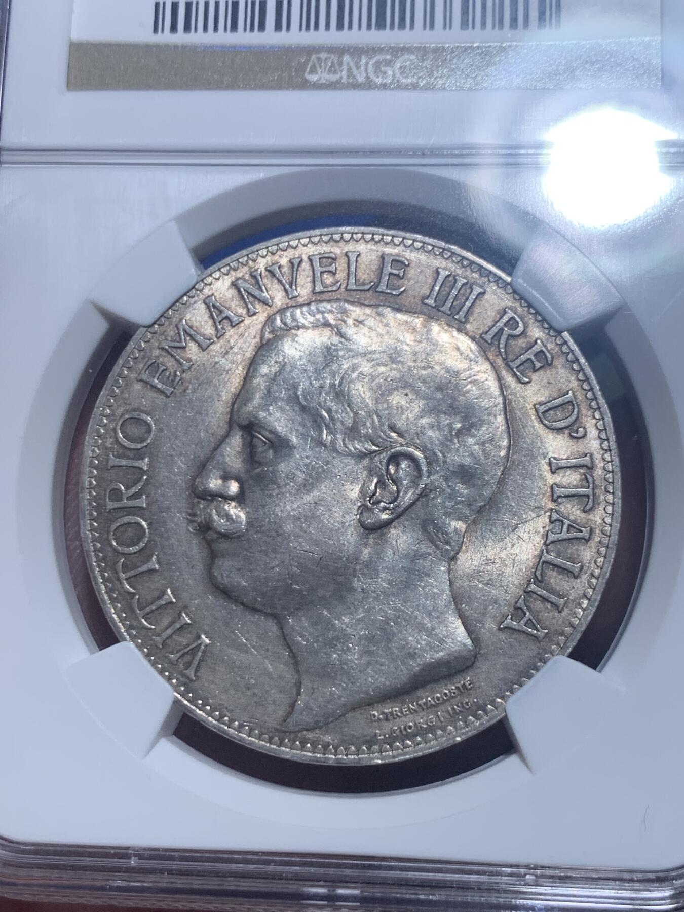 《竞宝斋》第276场- 周日，周一 2场连拍 （全场包邮） NGC AU58 意大利1911年建国5里拉 经典大托奶 光度很好 老盒状态不错 58的性价比极高