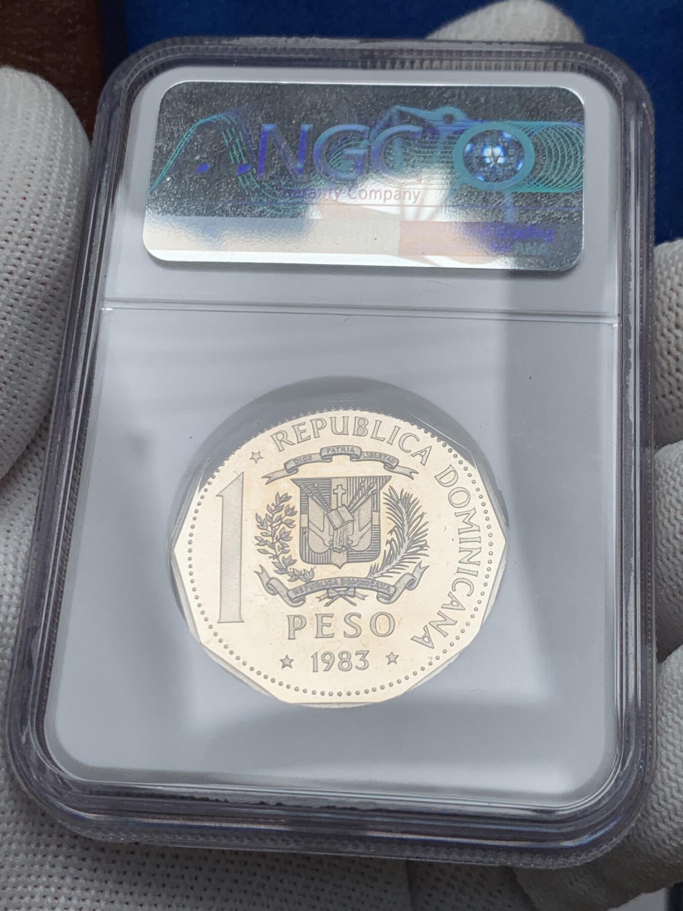 《竞宝斋》第276场- 周日，周一 2场连拍 （全场包邮） 5枚一组 多米尼加1983铜镍加厚币（该年份没有银加厚）少见 全面值是2枚（PF67UC 10分+PF68UC 5分，共发行300套）+3枚（PF68UC 1比索+PF69UC 1/2比索和25分，共发行270套，另外还有30套加厚包含在Special sets（SS）组合套里面，因此全面值加厚组合凑齐还要减去30套，即240套。240套系书中记载现实中难遇！）英国皇家造币厂铸造 带原盒原包 NG