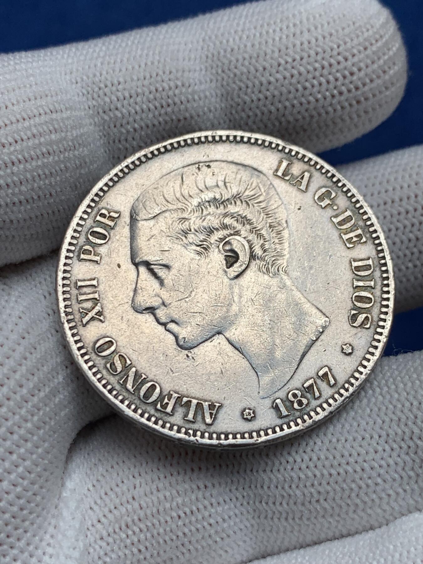 《竞宝斋》第276场- 周日，周一 2场连拍 （全场包邮） 西班牙1877年阿方索十二世5比塞塔双柱大银币 细节见图