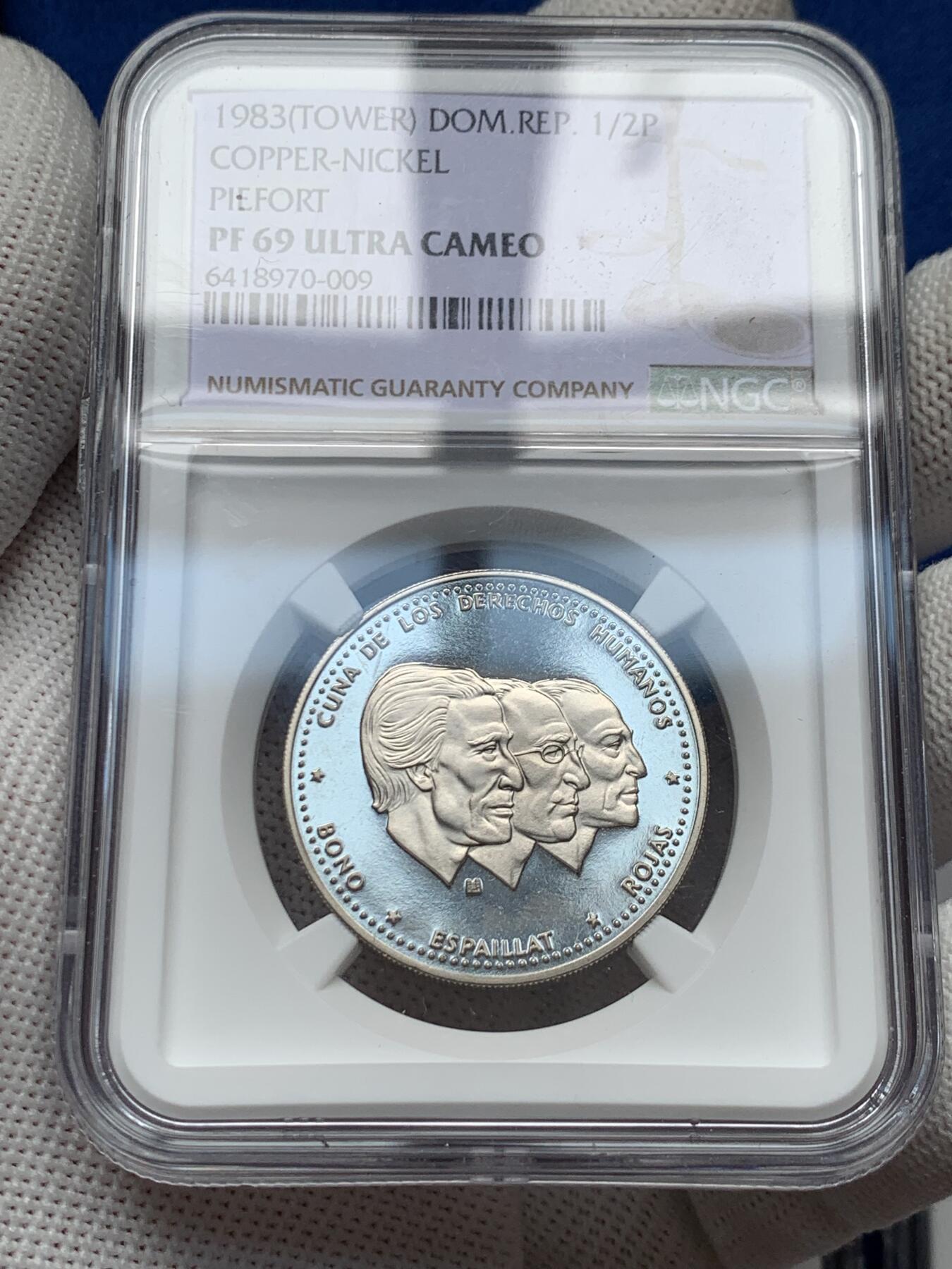 《竞宝斋》第276场- 周日，周一 2场连拍 （全场包邮） 5枚一组 多米尼加1983铜镍加厚币（该年份没有银加厚）少见 全面值是2枚（PF67UC 10分+PF68UC 5分，共发行300套）+3枚（PF68UC 1比索+PF69UC 1/2比索和25分，共发行270套，另外还有30套加厚包含在Special sets（SS）组合套里面，因此全面值加厚组合凑齐还要减去30套，即240套。240套系书中记载现实中难遇！）英国皇家造币厂铸造 带原盒原包 NG