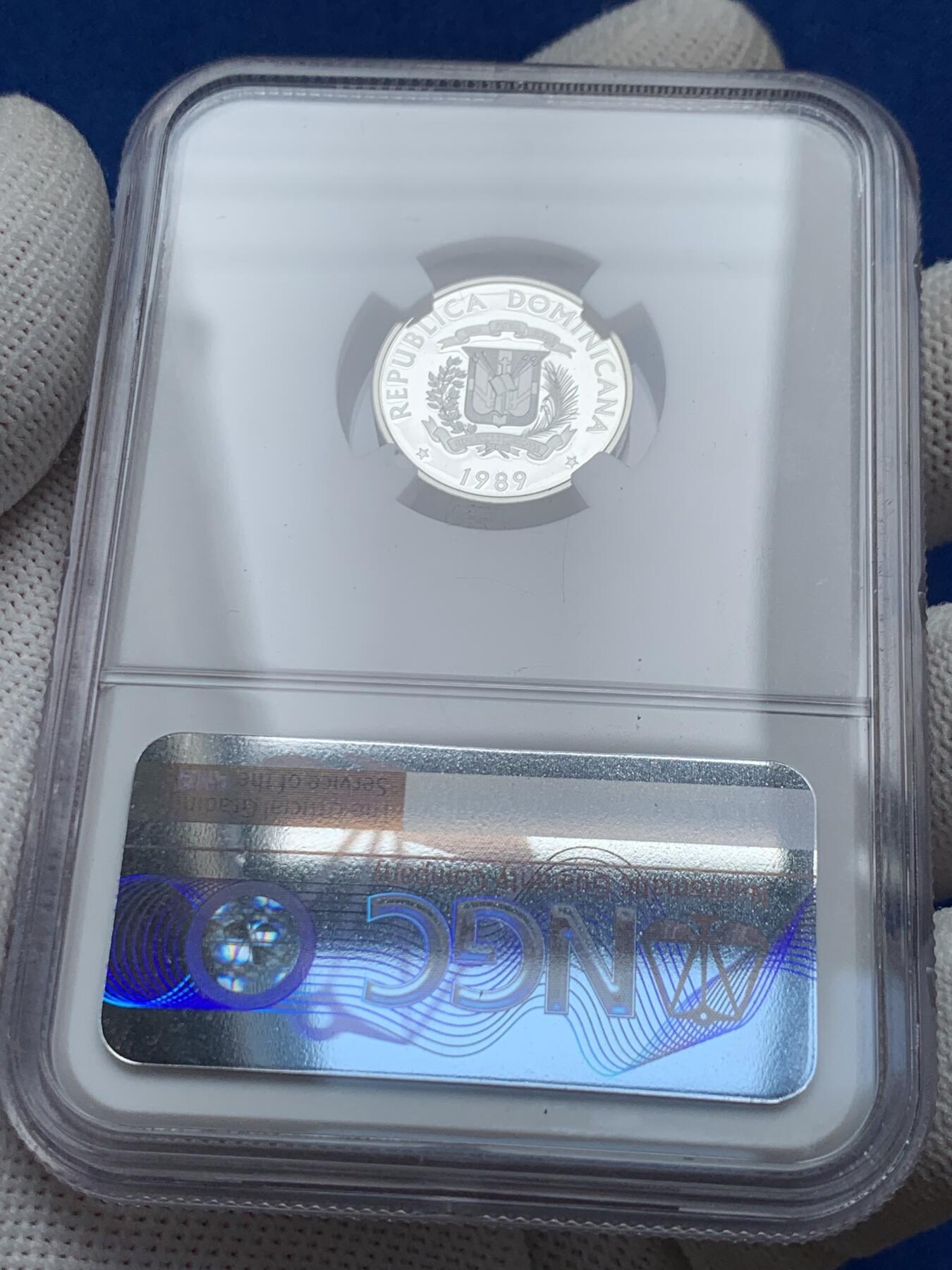 《竞宝斋》第276场- 周日，周一 2场连拍 （全场包邮） 5枚一组 多米尼加1989加厚银币 少见 名誉品 NGC鉴定 顶级品像 顶级状态 进阶级收藏 带豪华绒布原包装盒