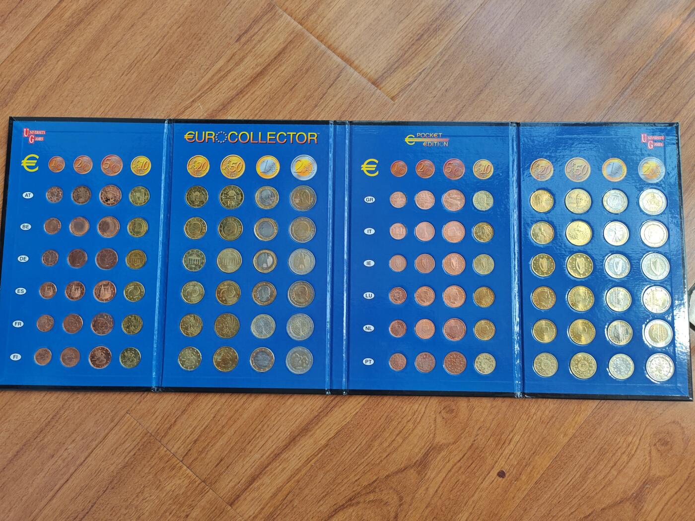 荷兰原装钱币册 欧盟 欧元初版首发十二国硬币纪念册  （奥地利，比利时，德国，西班牙，法国，葡萄牙，卢森堡，荷兰，爱尔兰，希腊，意大利，芬兰）全新未流通品相