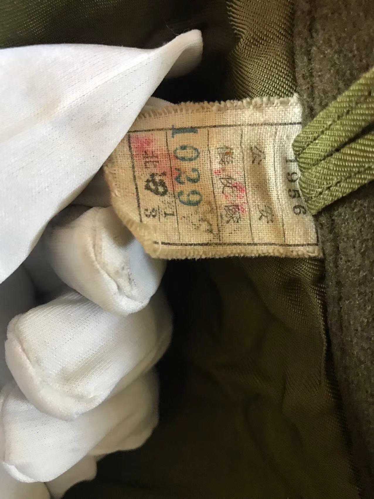 55款麦尔登呢大衣，身高180，体重180左右可穿宽松，本人200斤穿也可以，好品原品支持发货实拍，无售后服务寄出不退不换接受可拍