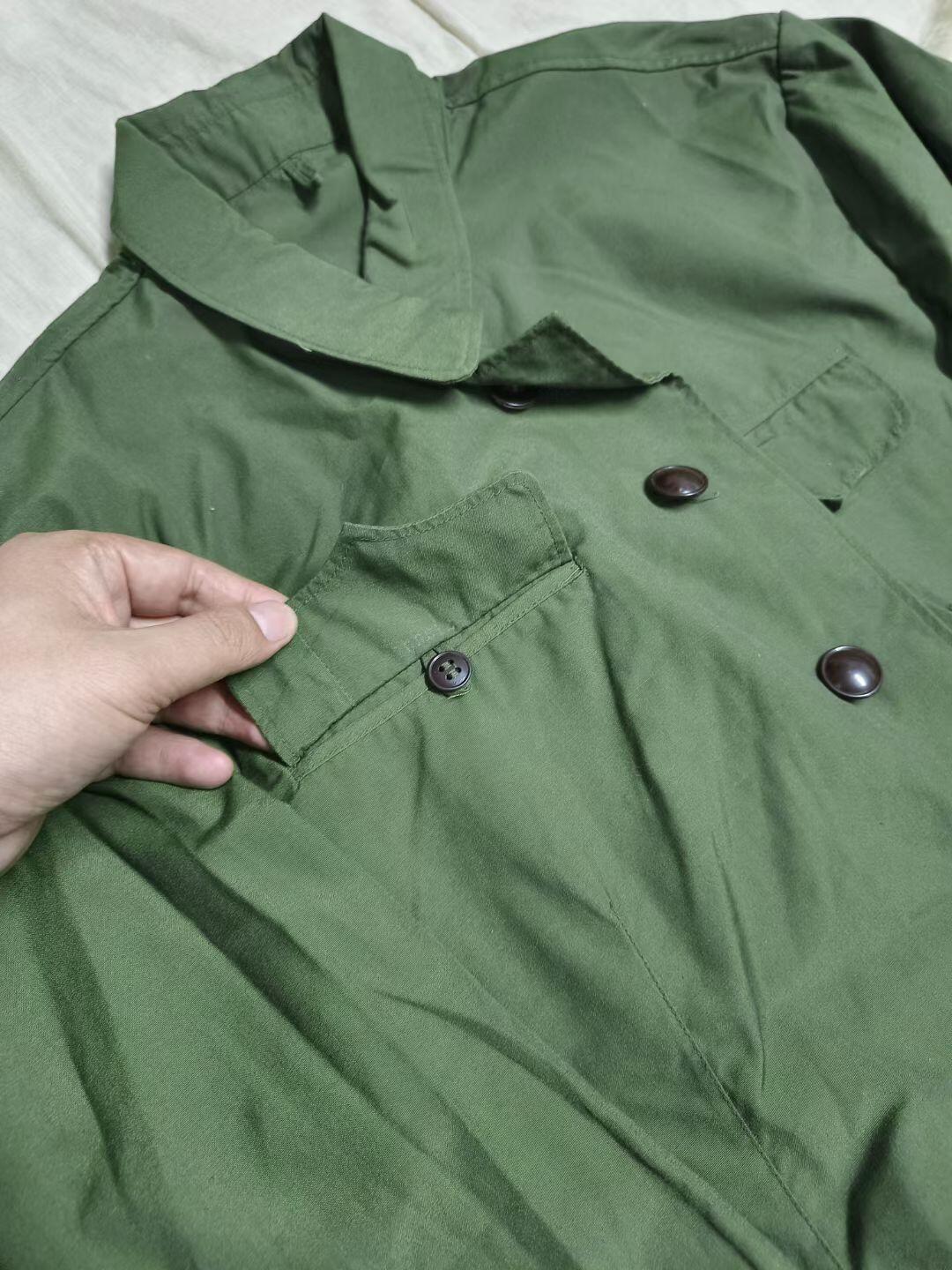 全新65式井用的确良上衣1980年1109厂付2号，肩宽49袖长62衣长71胸围118。