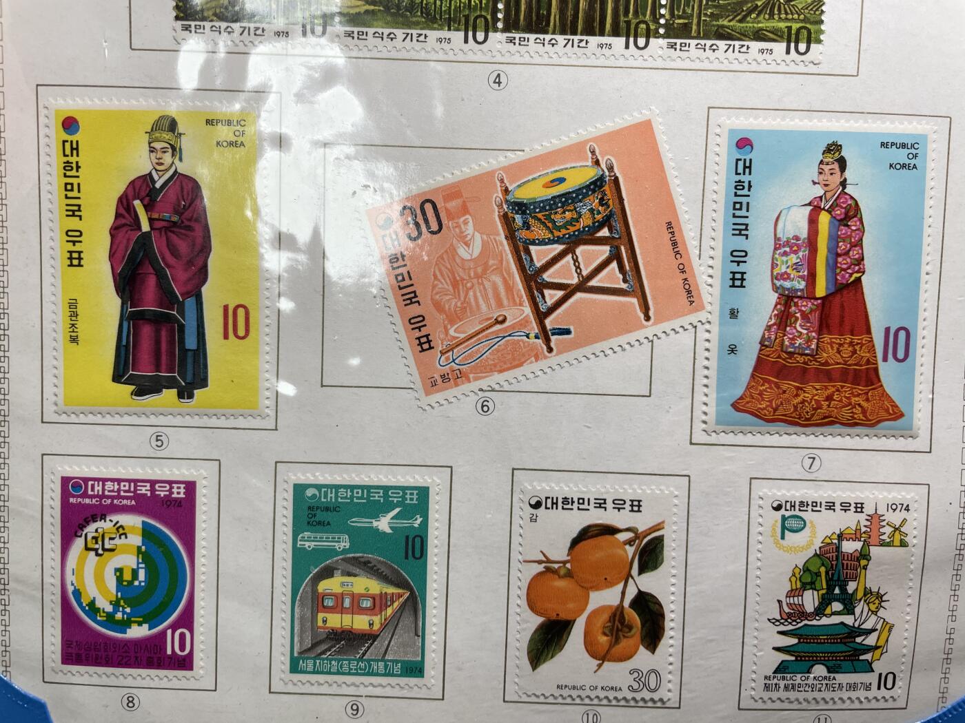 2024年集古藏今外币拍卖第八期-第7场—（总第77拍）册装硬币专场 1975年韩国邮票一册，全新票，背面有胶贴