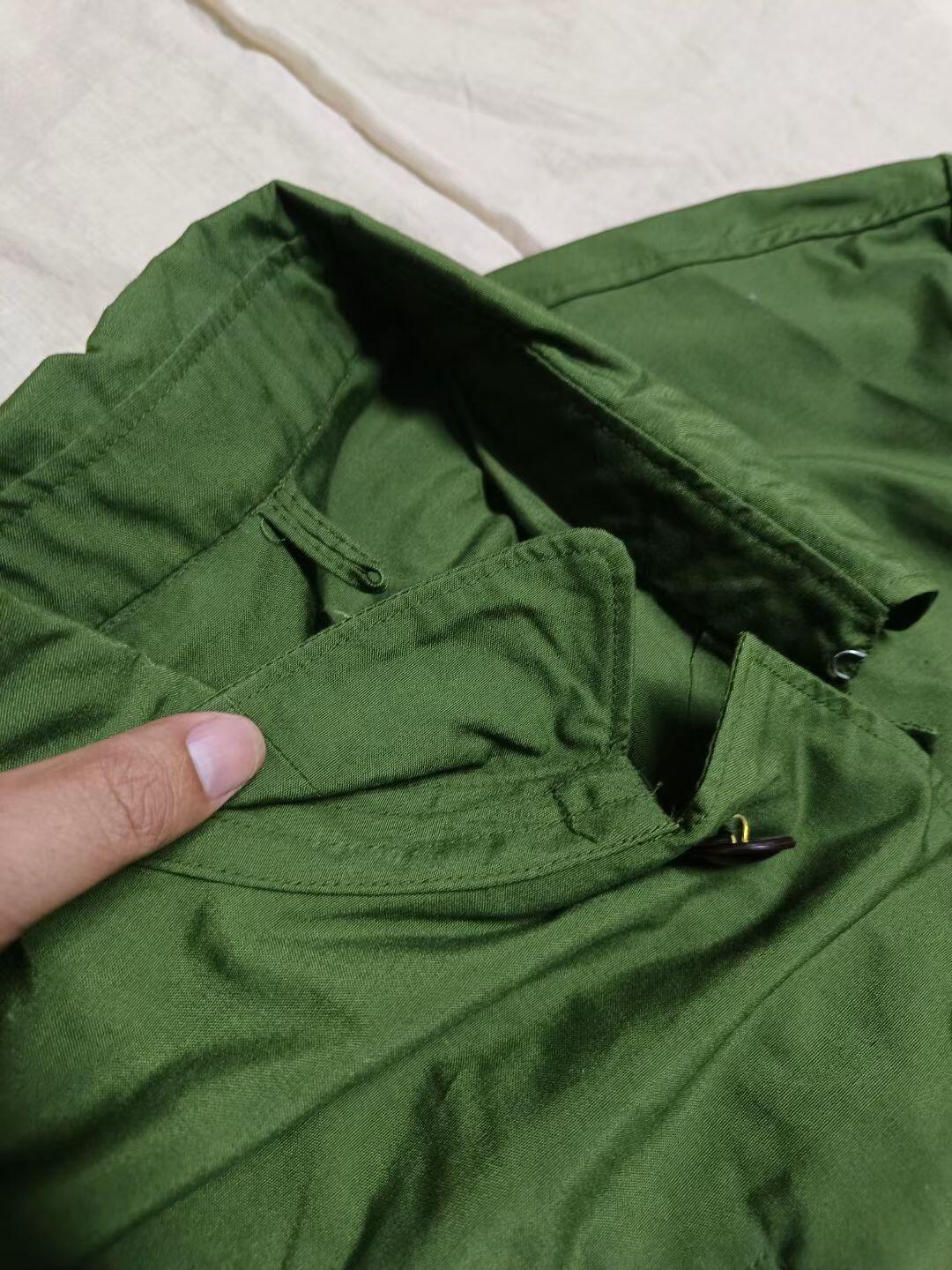 全新65式井用的确良上衣1980年1109厂付2号，肩宽49袖长62衣长71胸围118。