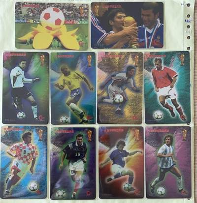 《卡拍》第290期拍卖6月8日晚22：10时延时截拍 广东欧特佳卡《YJ98-1世界杯明星风采》十全旧卡，鸿通评级US66分。