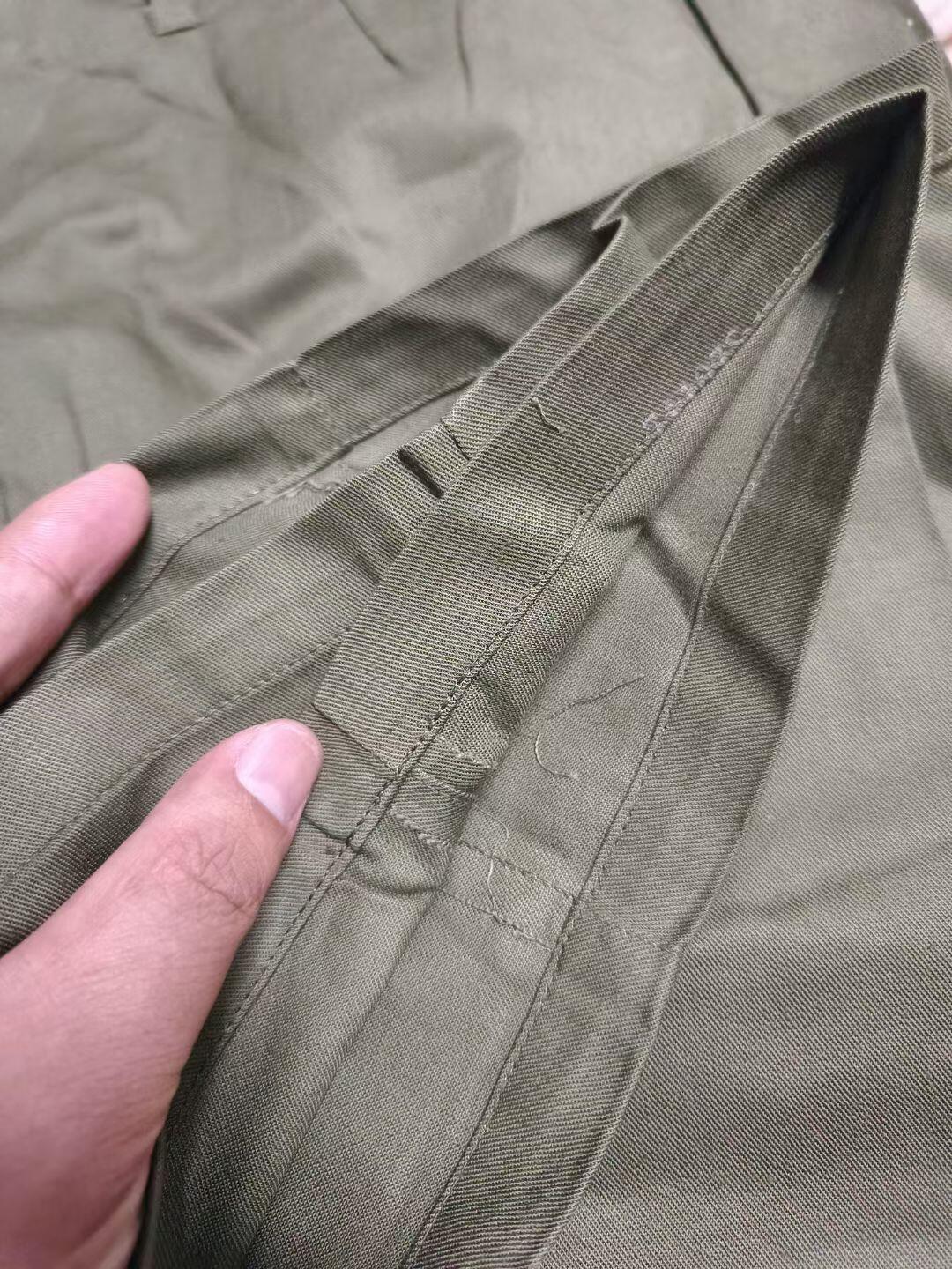 全新65是蛤蟆绿棉布裤子1966年3501厂付2号，腰围94裤长107。