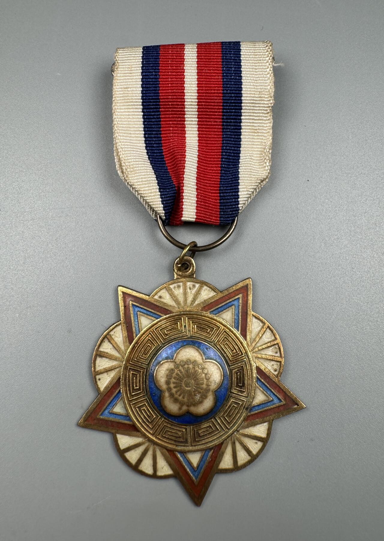 蒙古勋章 奖章 纪念章 陆海空军奖章乙种一等（国4998）