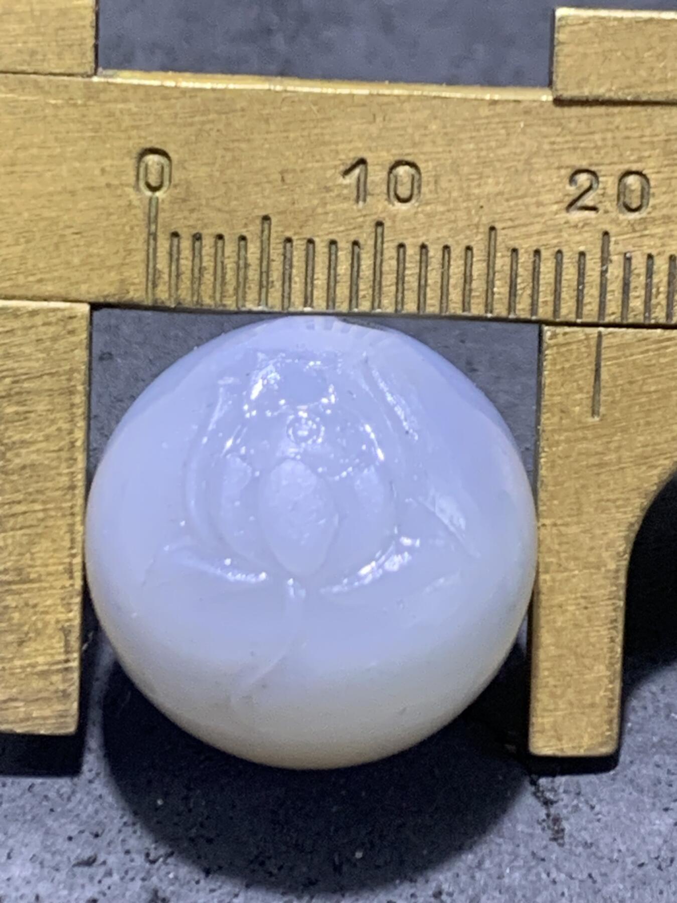 精美高玉化亚光海洋玉髓手工俏色巧雕荷花随形2.0圆珠一个！