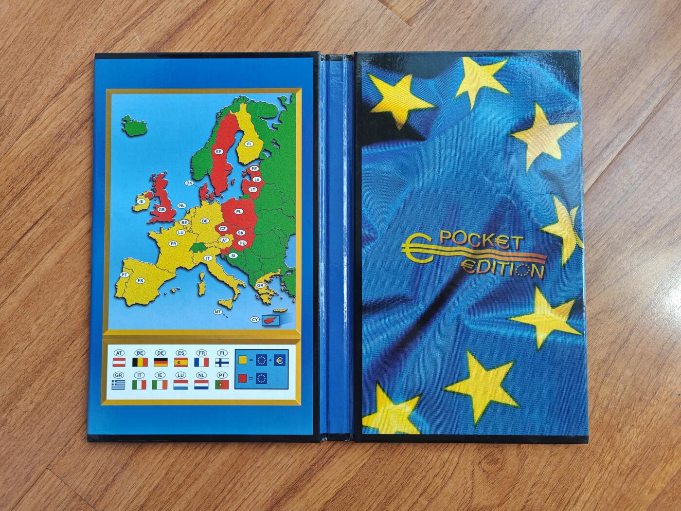 荷兰原装钱币册 欧盟 欧元初版首发十二国硬币纪念册  （奥地利，比利时，德国，西班牙，法国，葡萄牙，卢森堡，荷兰，爱尔兰，希腊，意大利，芬兰）全新未流通品相