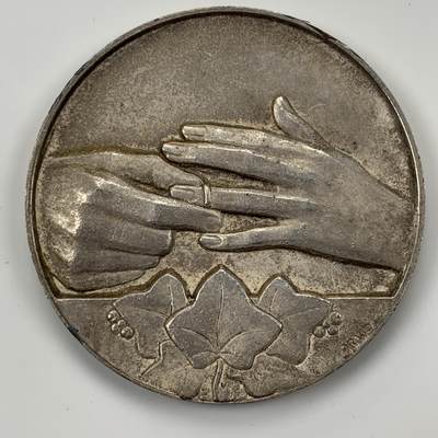 掌中浮雕-藏着的欧洲第013场 - 法国南部Six-Fours镇结婚祝愿章，背面字样意思是：Six-Fours镇长和政府表达他们对幸福的美好祝愿，67mm