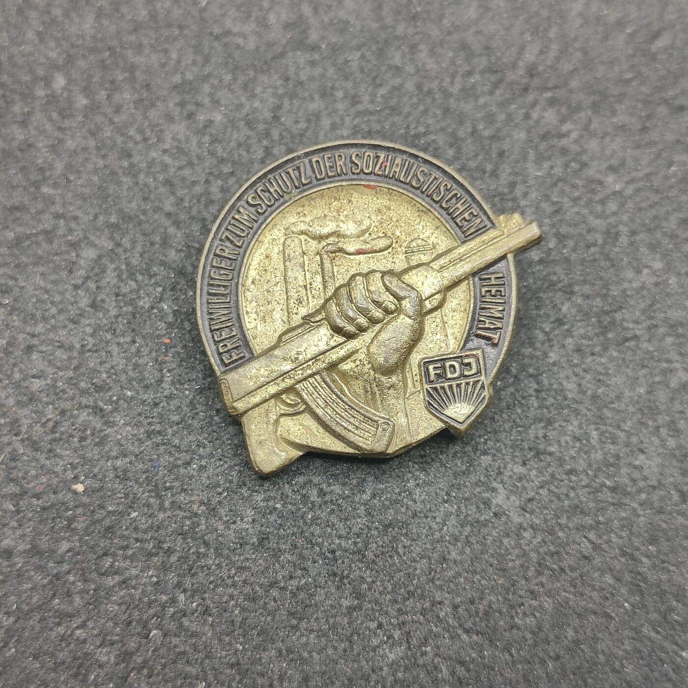 全场0元起拍 第163期 咸鱼国勋章拍卖专场 6月9日（周日）下午6：00开始 东德fdj证章