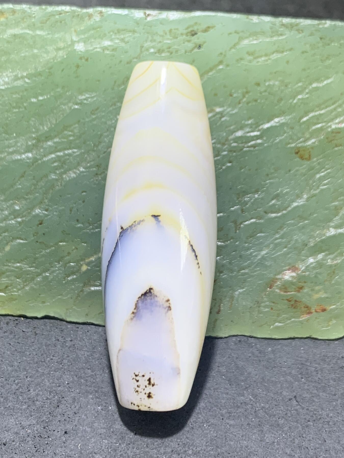 精美马达加斯加天眼草花纹海洋玉髓桶珠一颗，