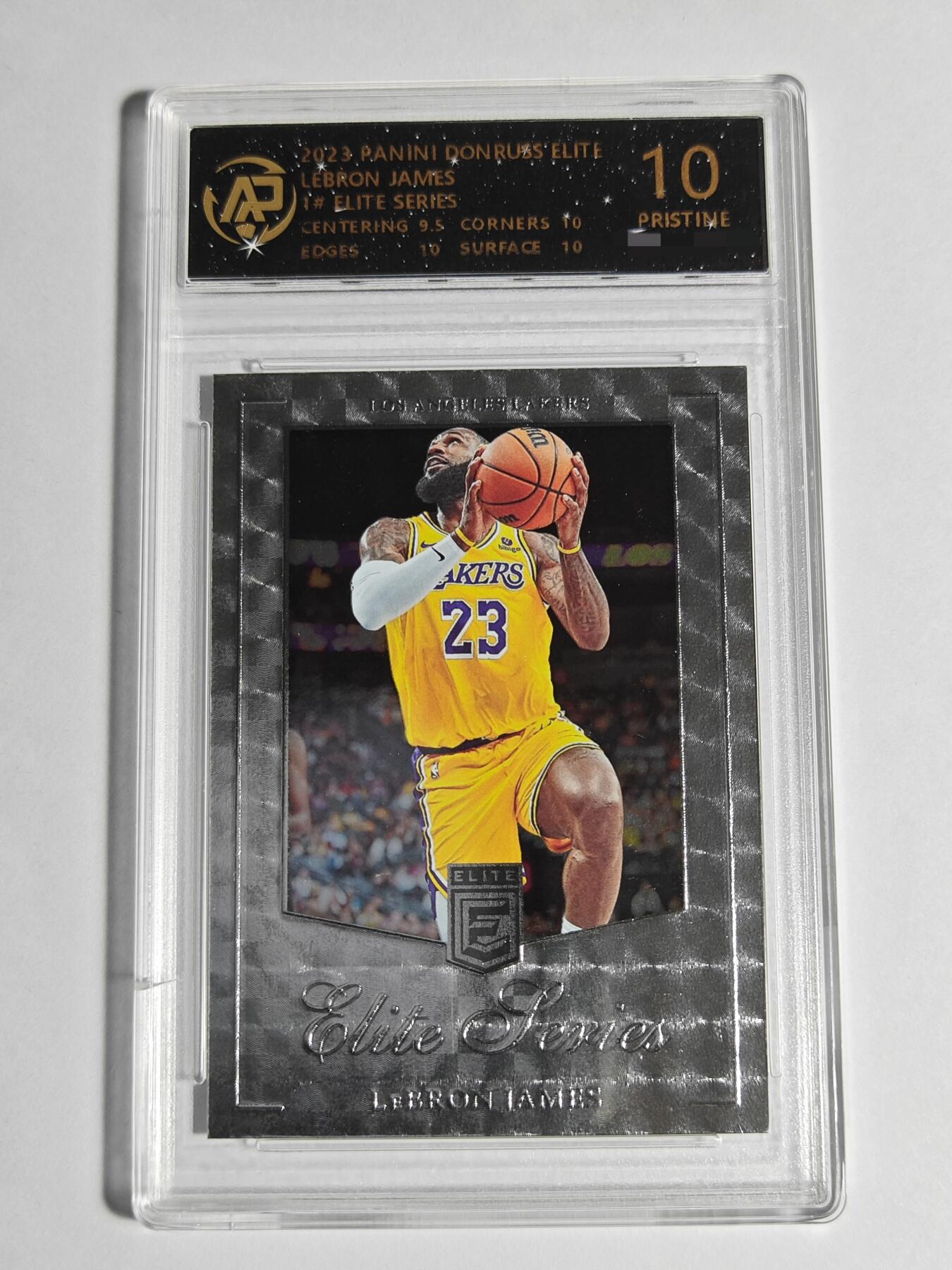 【麦稀奇世界钱币展】【德藏】卡牌拍卖 🧲 第14期  NBA 2023 PANINI DONRUSS ELITE 湖人 詹姆斯 RPA 10 (壳边有小内裂）