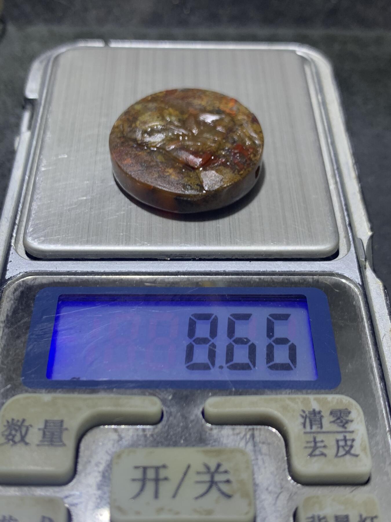 精美亚光高润度冻料草花纹战国红玛瑙手工俏色巧雕灵狐板珠（背云）一个