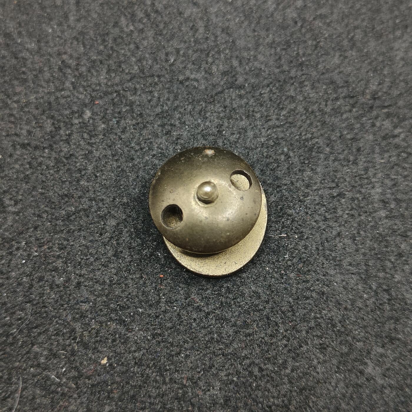 全场0元起拍 第163期 咸鱼国勋章拍卖专场 6月9日（周日）下午6：00开始 稀少早期盘扣珐琅 东德社会统一党党徽