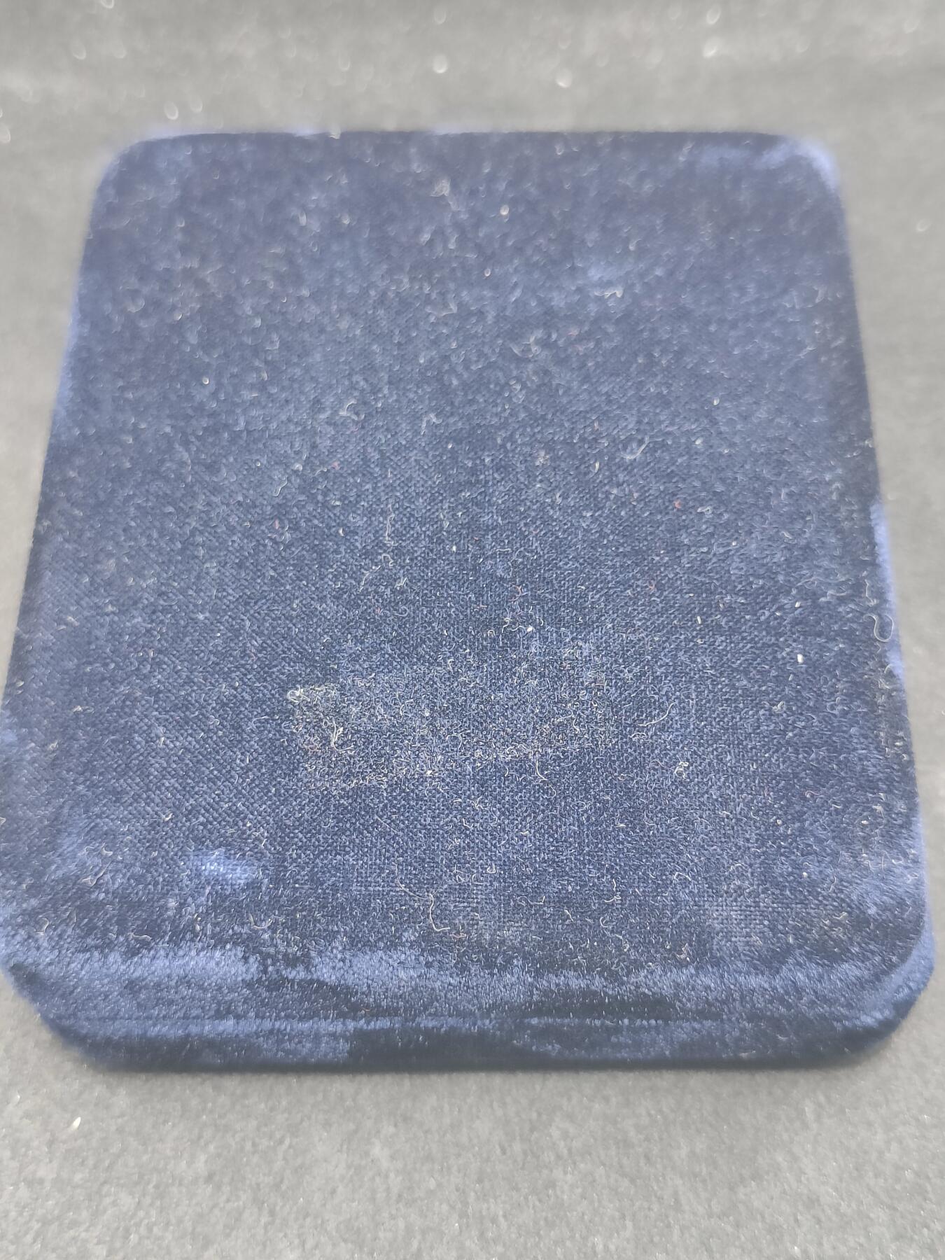 全场0元起拍 第163期 咸鱼国勋章拍卖专场 6月9日（周日）下午6：00开始 朝总联版烫金国徽盒朝鲜二级国旗勋章带盒略