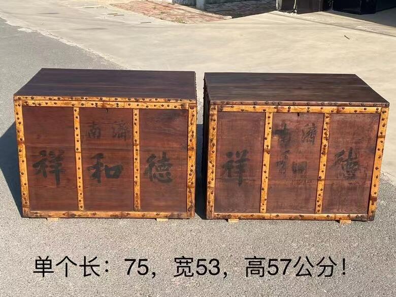 济南，【德和祥】百年老店，京货专卖烟箱一对，极其少见，材质，松柏，四角包铁钉，工艺精湛，皮克老辣，自然光实拍，尺寸见图......