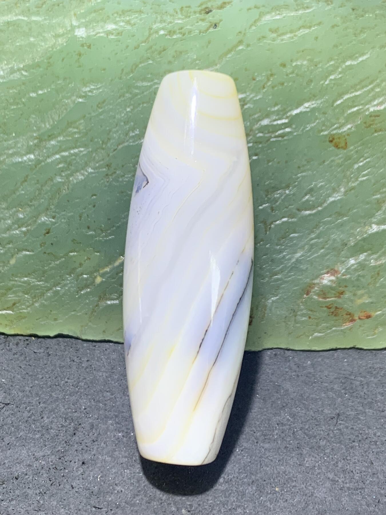 精美马达加斯加天眼草花纹海洋玉髓桶珠一颗，