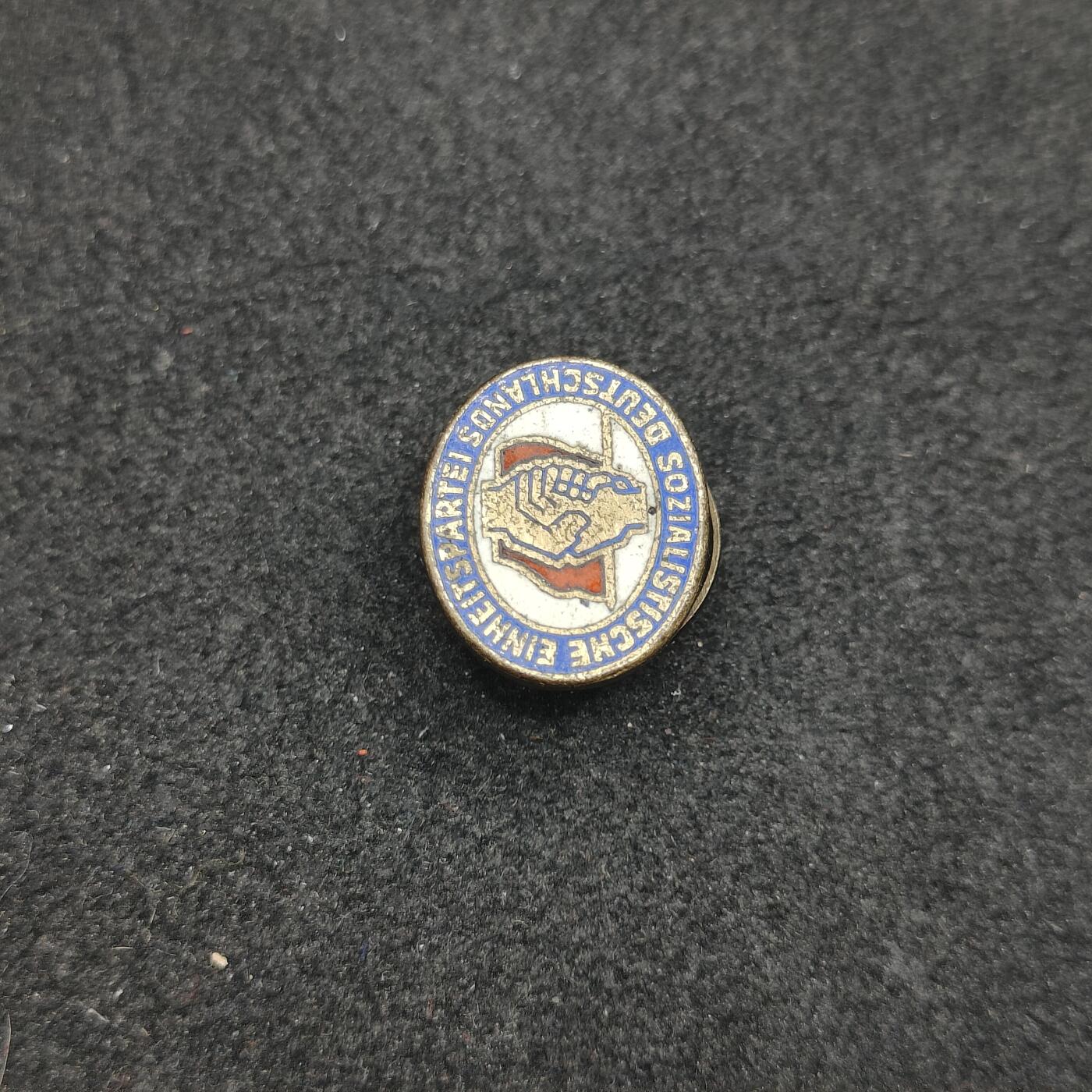 全场0元起拍 第163期 咸鱼国勋章拍卖专场 6月9日（周日）下午6：00开始 稀少早期盘扣珐琅 东德社会统一党党徽