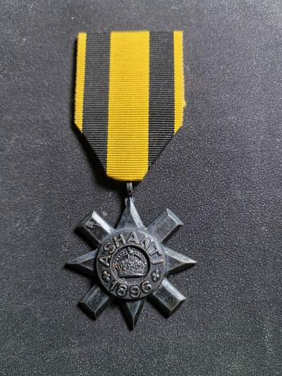 【麦稀奇世界钱币展】 盛世勋华——号角文化勋章邮票专场拍卖第185期 - 英国1896年第三次阿散蒂战役 阿散蒂之星奖章 带刻名 仅发了3000枚，少见品种 授予1896年镇压阿散蒂（贝宁地区）叛乱的英国军人