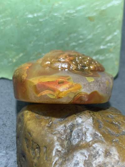 精美亚光冰飘冻料草花纹战国红玛瑙手工俏色巧雕金蟾吊坠（把件）一个 精美亚光冰飘冻料草花纹战国红玛瑙手工俏色巧雕金蟾吊坠（把件）一个