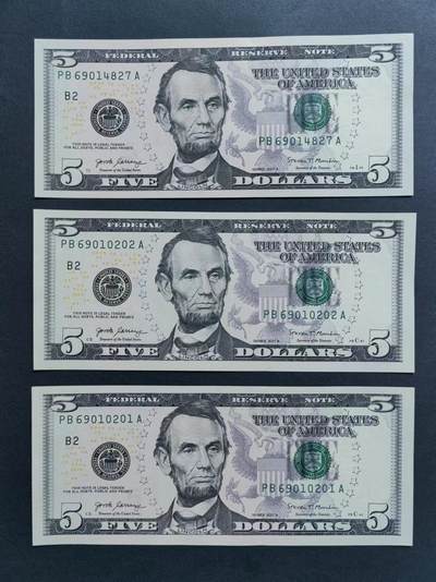 外国币专场20240608第七场 - 美国2017A年版5元UNC灯下有斑三张
