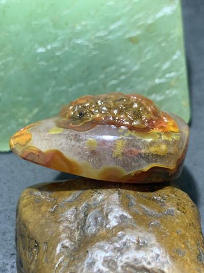 精美亚光冰飘冻料草花纹战国红玛瑙手工俏色巧雕金蟾吊坠（把件）一个 精美亚光冰飘冻料草花纹战国红玛瑙手工俏色巧雕金蟾吊坠（把件）一个